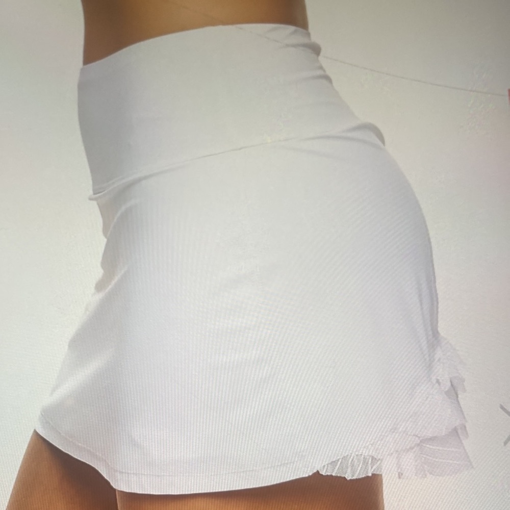 White Bunny Skirt Sportswear Style - Bobbe Active Size L  NWT